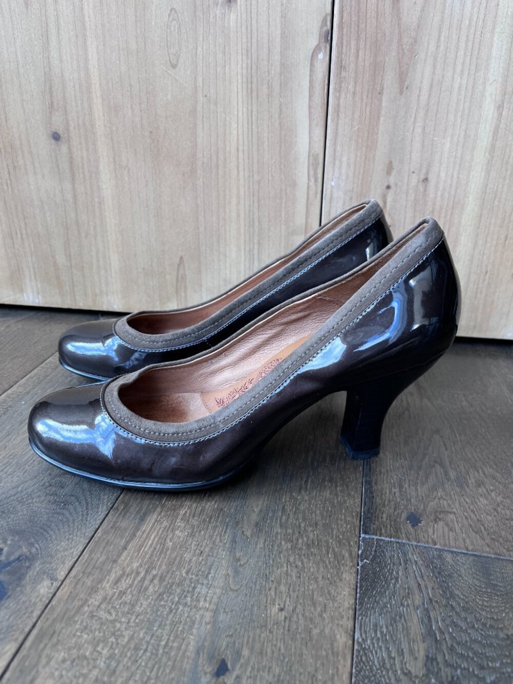 Sofft Patent Leather Bronze Dress Pumps Size 7.5 Metallic Comfort Heels Classic